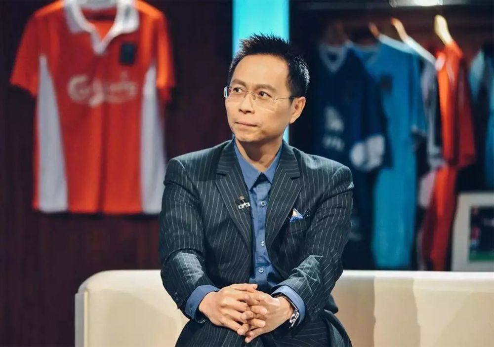 伤口裂开时，我们用绑带包扎了，那看起来明显很痛，但他可以坚持。